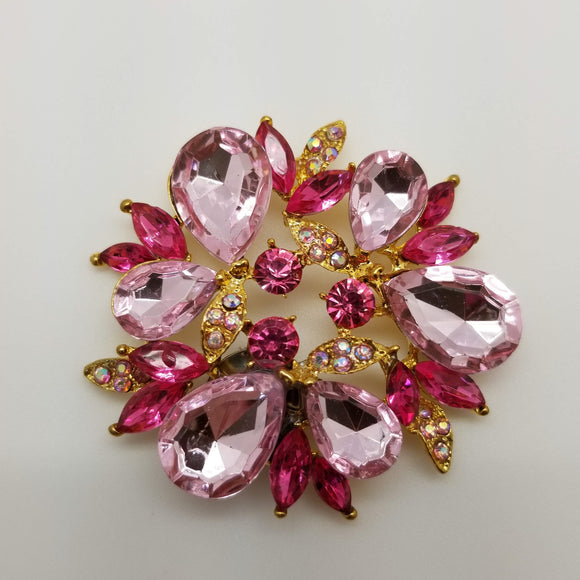 Pale Pink Wreath Magnetic Brooch/Pin
